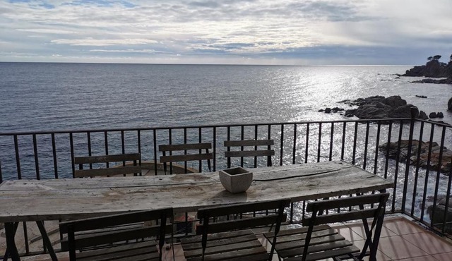 Oceanfront apartment 30 steps from the beach