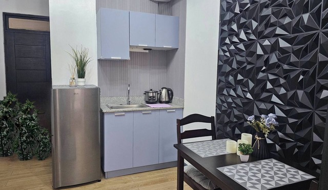 Paseo Verde Las Pinas - Sleeps 2 Adults & 2 Children