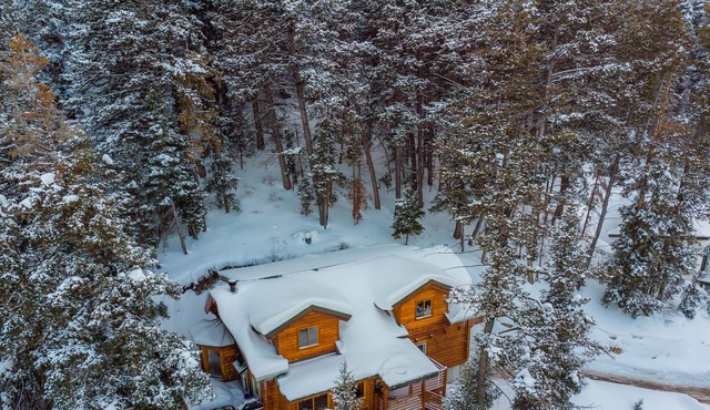 Pine by AvantStay | Magnificent Private Log Cabin w/ Veranda Mtn Views & Hot Tub