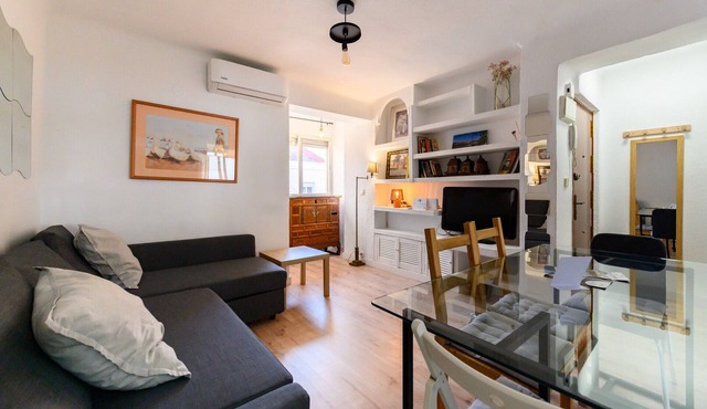 (POR183D) Spacious 2-bedroom apartment in La Latina