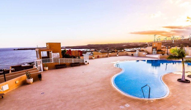 Poris de Abona Apartment with sea view, pool and parking