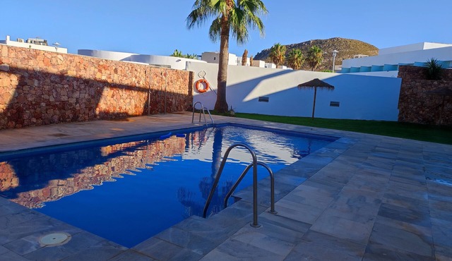 Precioso Apartamento en Las Negras, Urbanización Tranquila con Piscina
