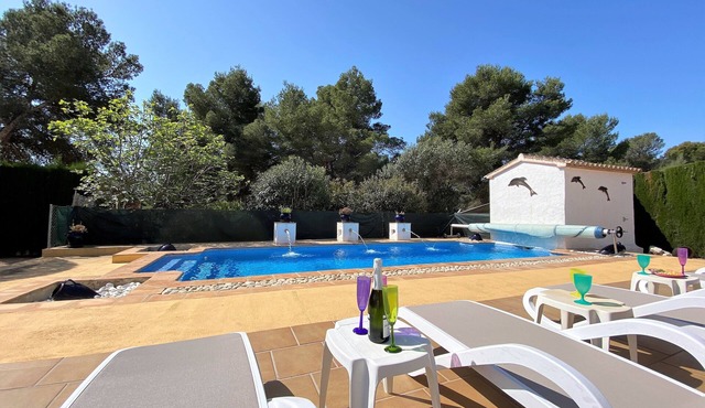 Privacy villa & pool, a/c, 3 bedrs, 3 ensuite bathrooms, lounge and wifi