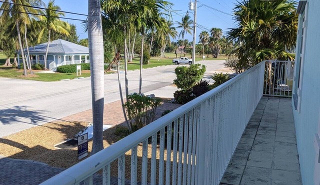 Private 37+ dock, Cabana Club, , late cancellation - discounted April pricing