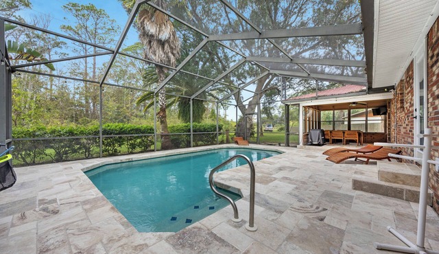 Private Heated Pool Oasis 10 Min to Beach & Downtown