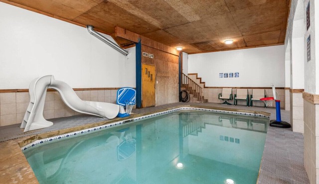 Private Indoor Pool/HT - Sleeps 16 - Game Room
