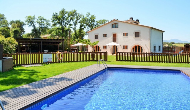 Private pool, Wellness area and location 20 minutes from Girona and Costa Brava