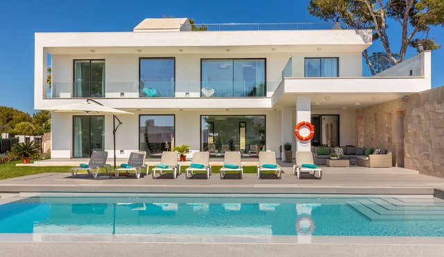 Punta Port 7, High-Quality Villa with 4 Double Bedrooms, Private Pool