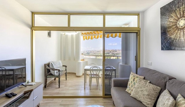 Renovated 1-bedroom apartment with sea view