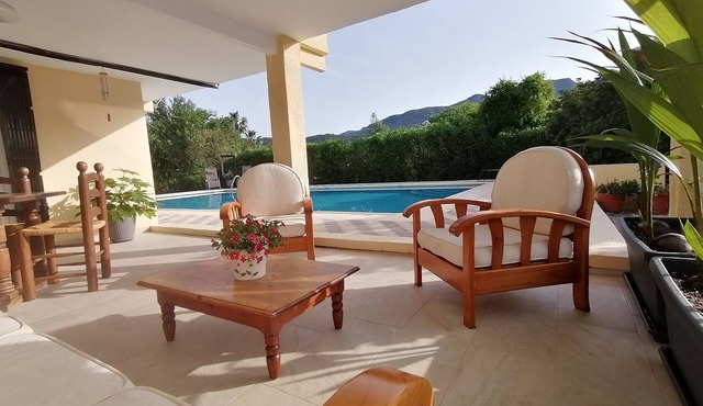 Rez-de-chaussée Indépendant Dans Belle Villa , Quiétude Assurée!