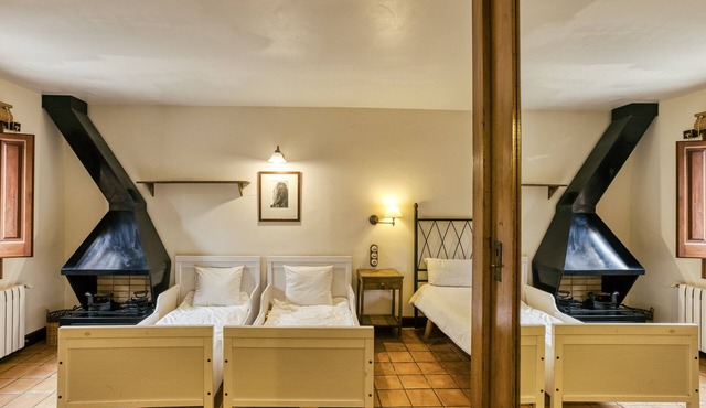 Room 'Mestral' with Shared Pool, Wi-Fi and Air Conditioning