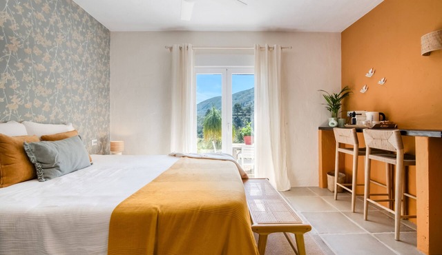 Room 'Ocre' with Mountain View, Wi-Fi and Air Conditioning