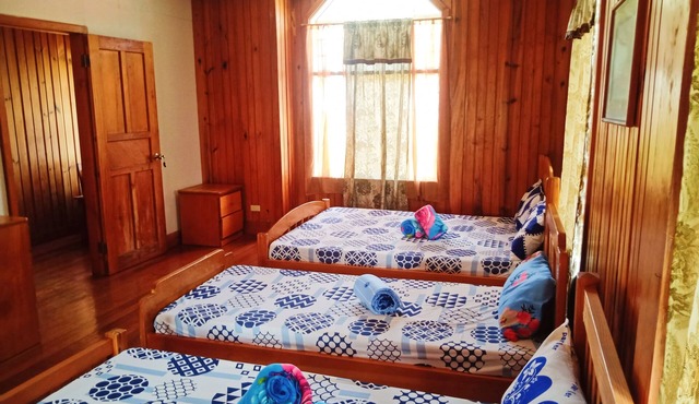 ROOMS AT AN AMERICAN-STYLE CABIN
