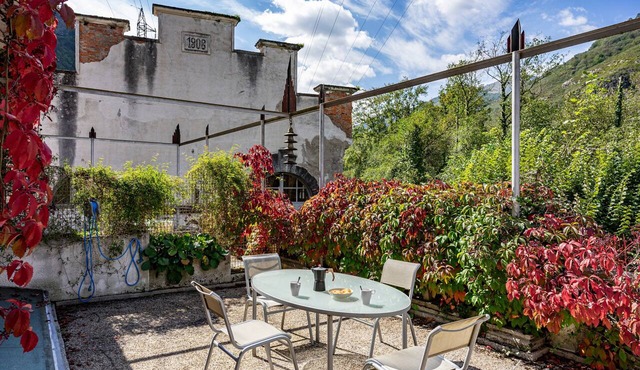 Rural House 'Zentralclub Voltio' with Mountain Views, Private Terrace and Wi-Fi