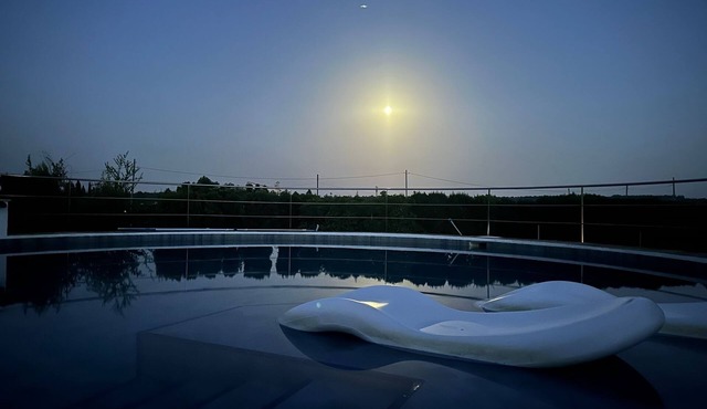 Rural house with private pool, billiards, foosball and much more.