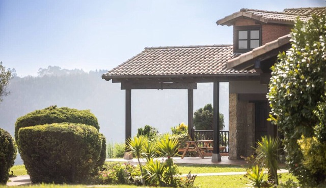 Rural villa with sea views