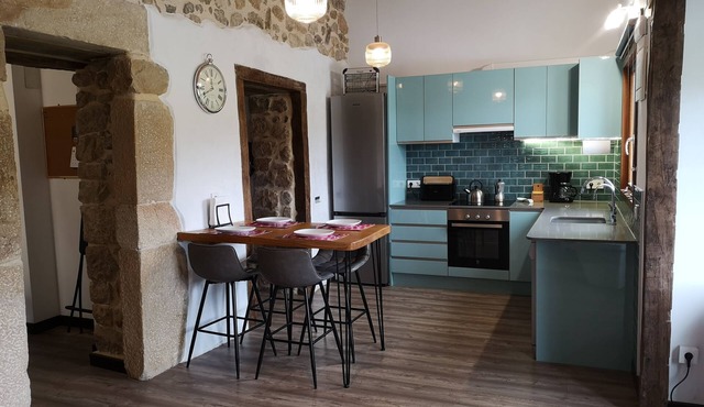 Rustic, spacious apartment in the Valles Pasiegos, with sheep and hens