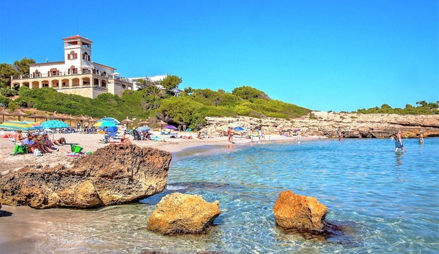 Seafront villa with stunning views and direct access to the beach