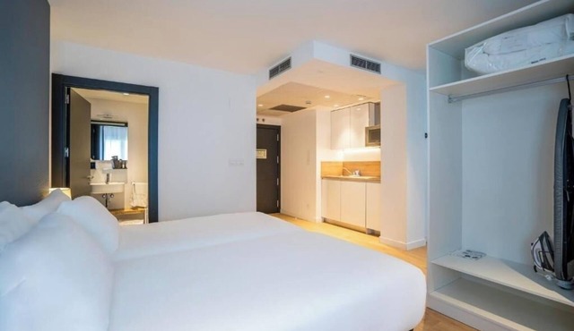 Seaside Living in Gros: Steps to Surf, Dining & San Sebastián Center