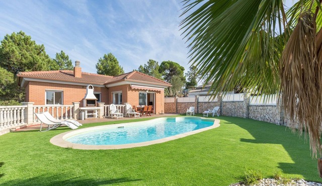 Serene Villa with Pool and Outdoor Dining