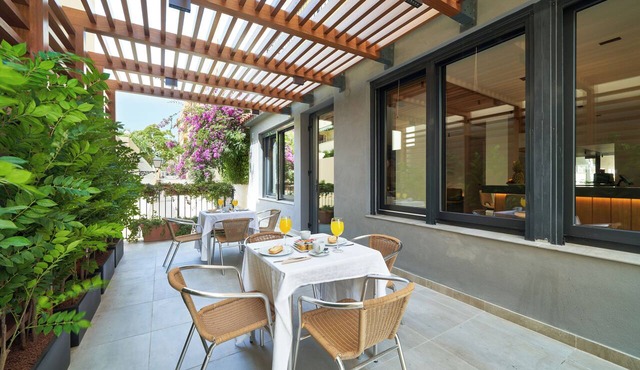 Sol y Miel Hostal