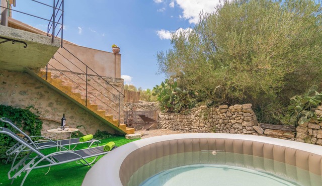 SON BANUS - Chalet with private garden in Manacor. Free WiFi