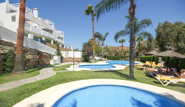 Spacious 4 Bedroom Townhouse in Bahia de Casares