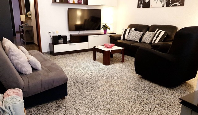 Spacious and central apartment with terrace, very comfortable, for families.