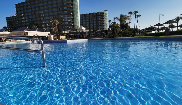 Spacious apartment on the beach, FREE WIFI FIBER, wonderful views, Playamar