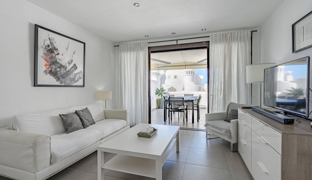 Spacious duplex apartment with pools and bar restaurant