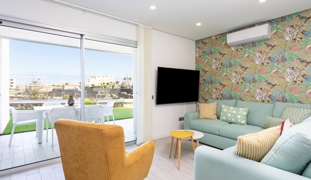 Spacious ground floor apartment with large terrace and sea views in Costa Adeje