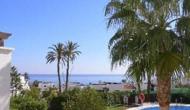 Spacious holiday flat with balcony