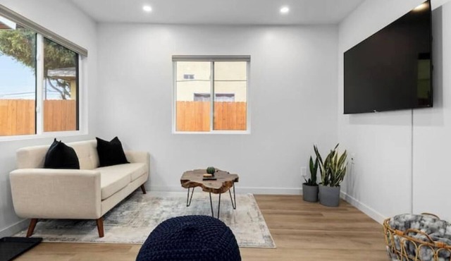 Spacious w/2BR 1bath - near DTLA East Los Angeles