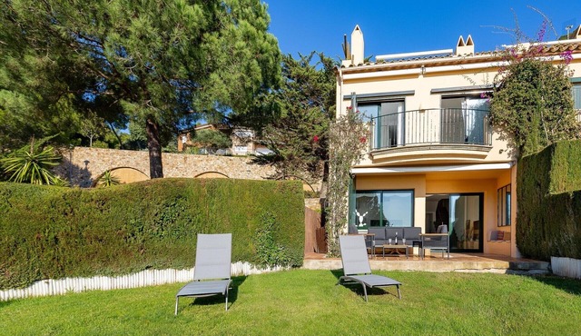 Spectacular villa with swimming pool
