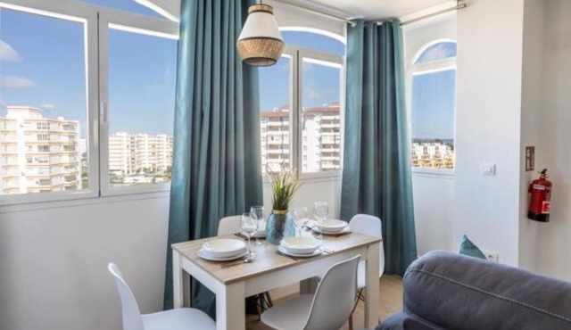 Studio 'Valdelagrana With Parking and Pool' – Communal Pool, Wi-Fi & Air Conditioning