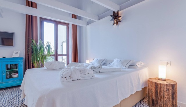 Studio gound floor with garden and Sea Views