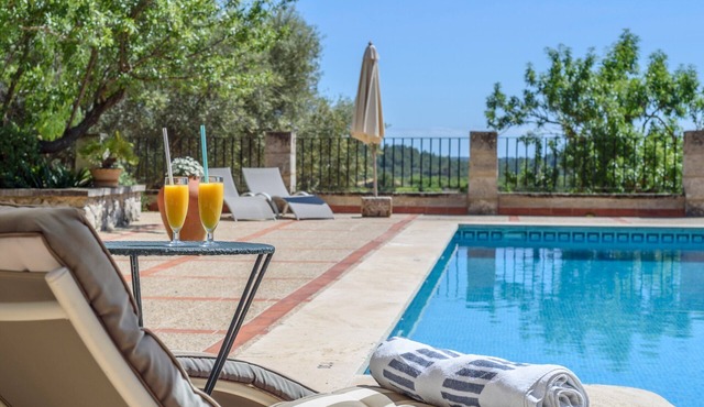 Studio Son Malero with Shared Pool and Wi-Fi