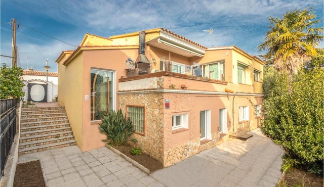 Stunning home in Sant Antoni Calonge w/ WiFi and 5 Bedrooms