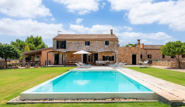 Stunning Holiday Home Sa Pleta with Mountain View, Wi-Fi, Balcony, Garden