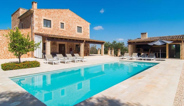 Stunning home in Campos with private swimming pool, can be inside or outside