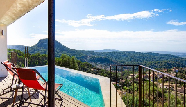 Stunning home in Galilea