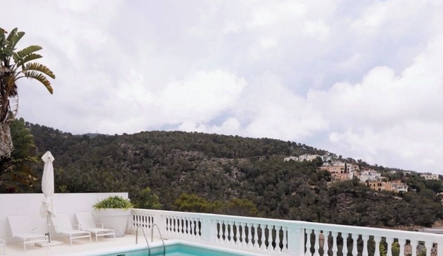 Stylish 300 m2 Pool Villa with Stunning Seaview in Exclusive Residential Area