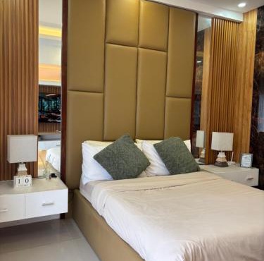 Stylish Studio unit at the 6th floor with Balcony and City view with High-speed internet