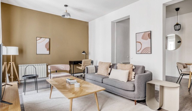 Sunlit Chueca 2BR nr city center, by Blueground