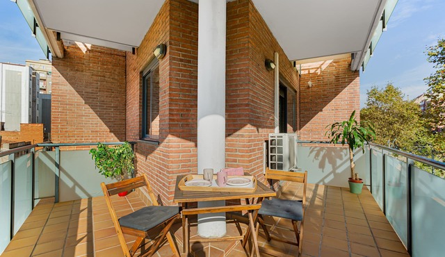 Sunny & large terrace in couzy apartment big connection internet free