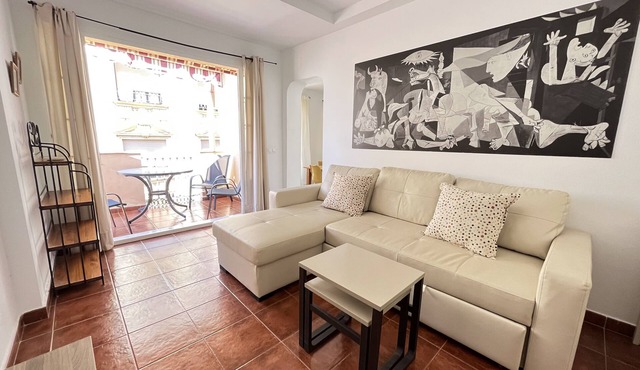 Sunny penthouse with terrace in historic center. Cathedral, Picasso, Park and beach