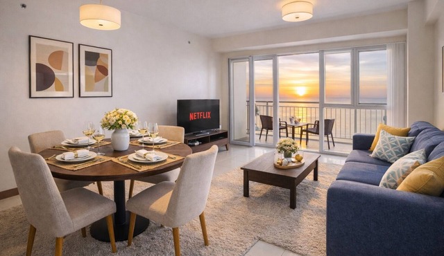 Sunset Retreat - 4 Bedroom Home near Solaire (14pax)