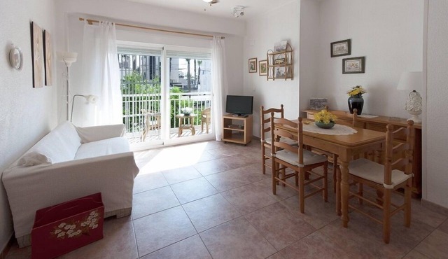 TALLAROL - Sunny apartment with furnished balcony on the second line to the beach.