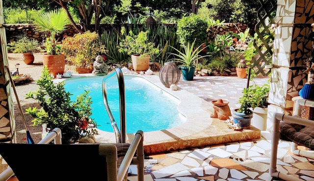 The Mosaic House Apartment , local quiet area, close to the National Park.