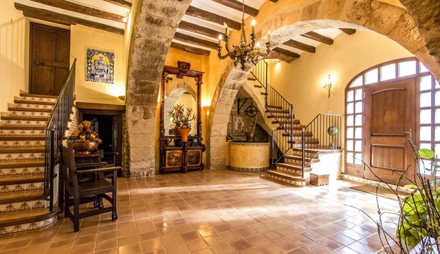 Timeless Elegance near Barcelona, 14 min to beach